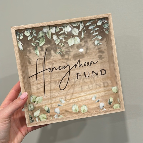 Honeymoon Fund card box, clear case, wooden box. - Picture 1 of 4